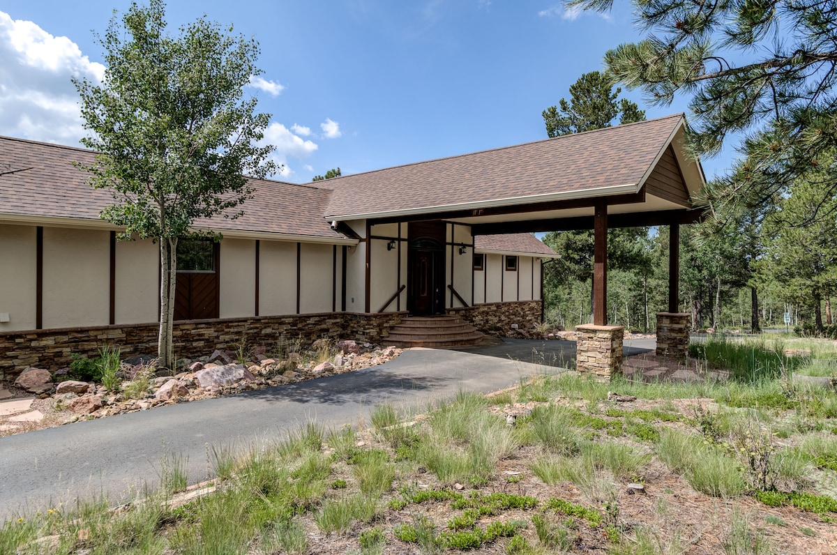 Incredible Mtn Home Breathtaking view of PikesPeak