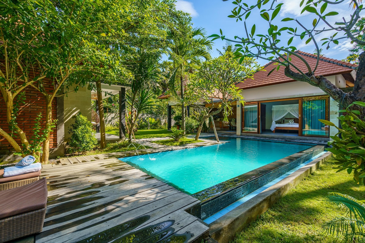 巴厘岛美丽私人泳池别墅