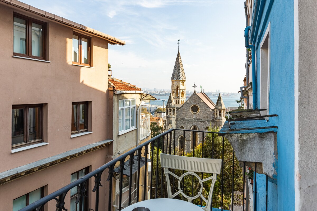 1+1 Flat W/Balcony.Sea view,near metro ,Galata Twr