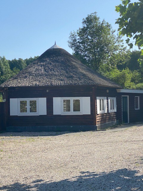 雕塑花园岛旁独一无二的Haybarn House