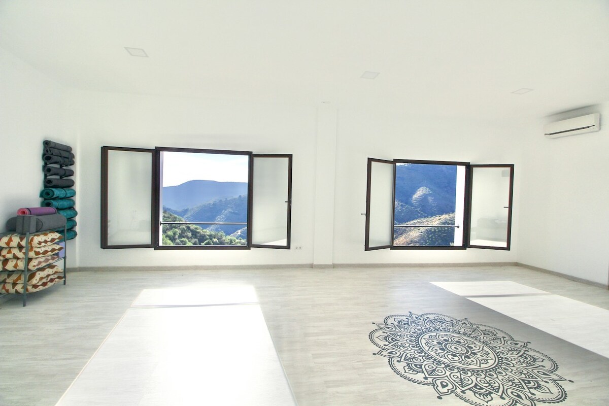 Casa Trompetilla Montes de Malaga Yoga单间公寓+水疗