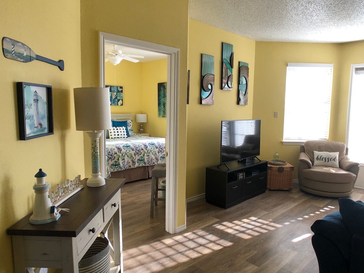 “Brighton” fun-in-the-sun 2-bdrm Beach Club condo