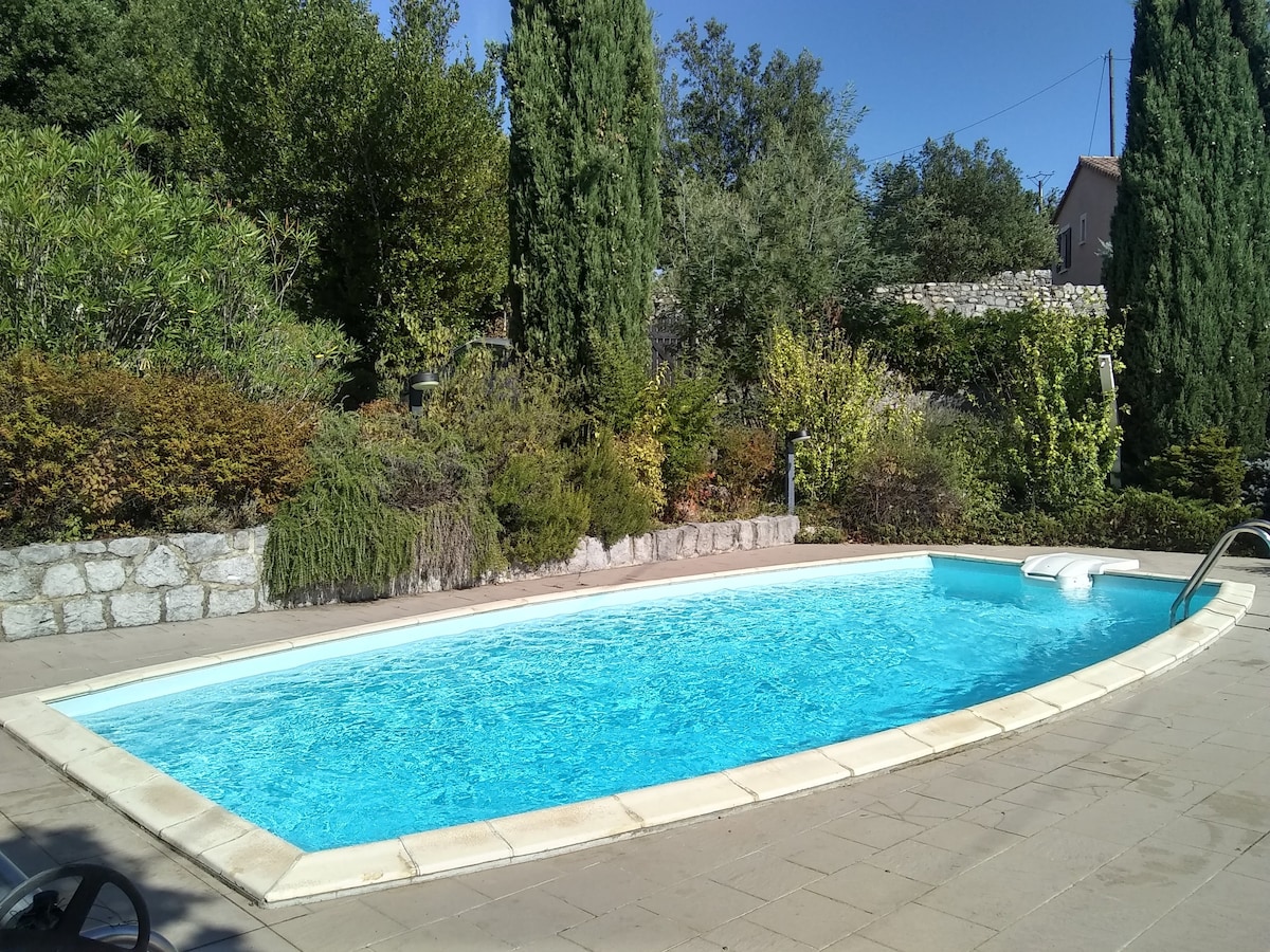 Villa with swimming pool in southern Ardèche