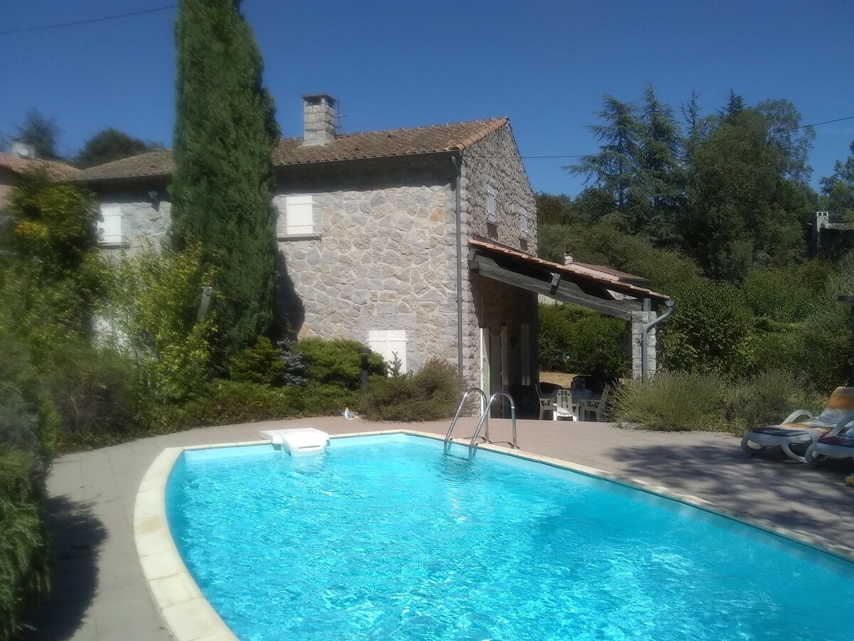 Villa with swimming pool in southern Ardèche