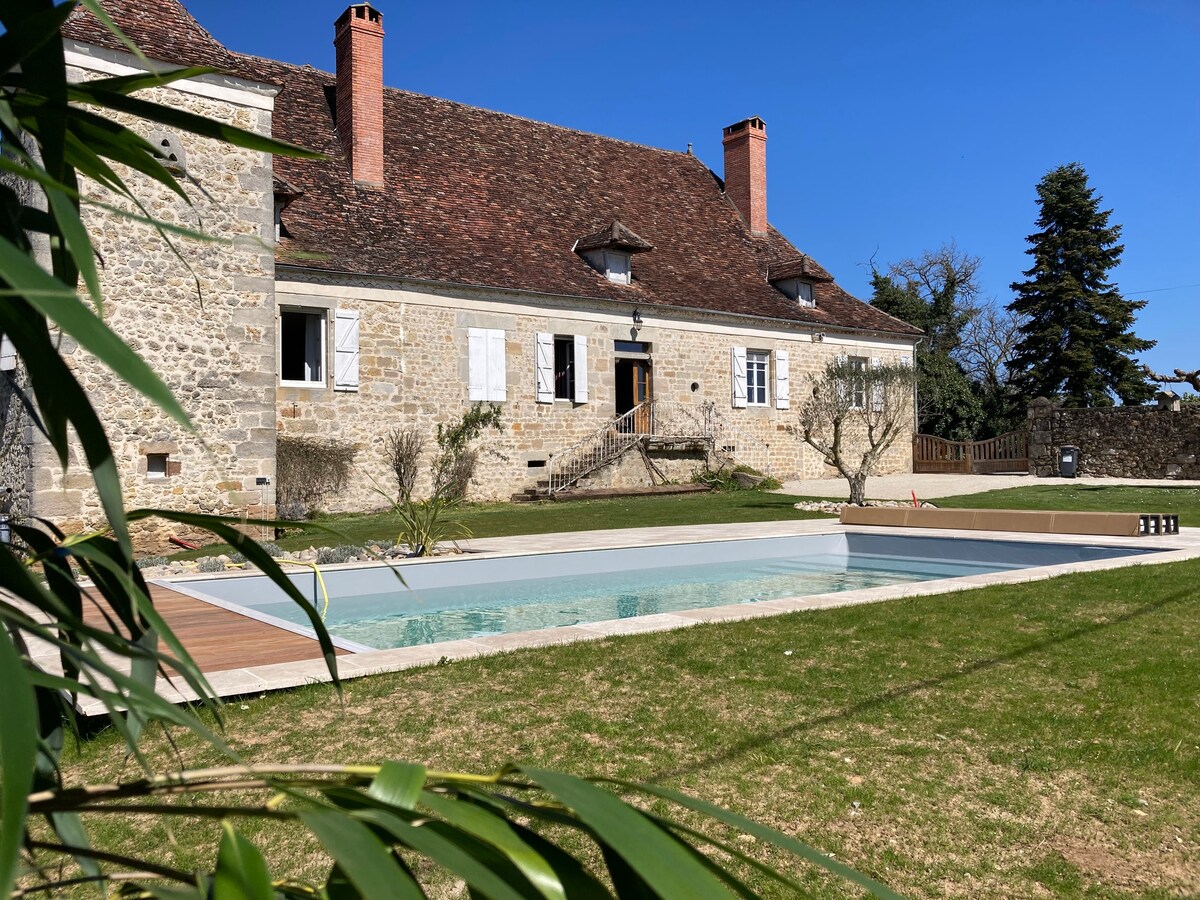 Maison authentique avec piscine chauffée privative