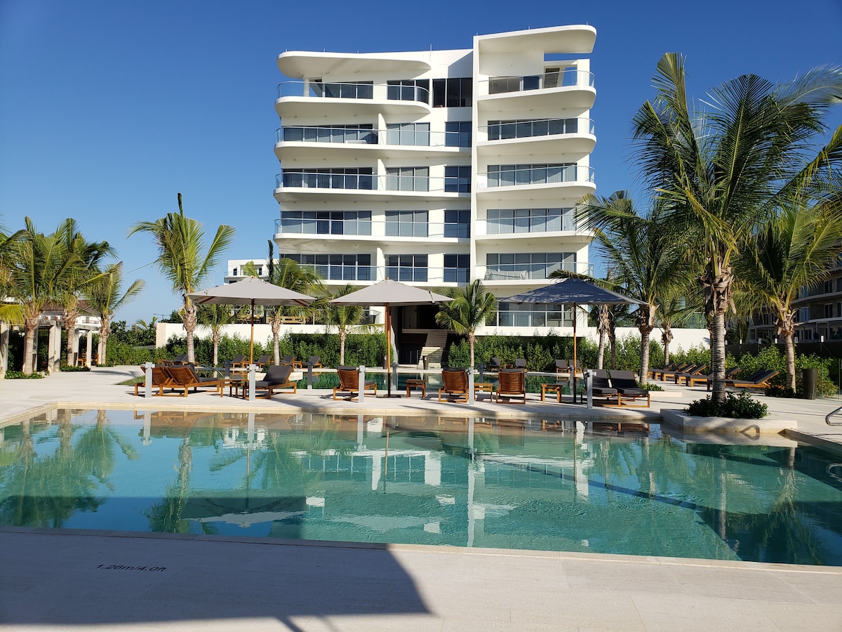 Beachside Luxury - Resort-Style Apartment