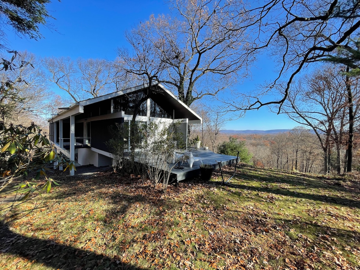 Hudson Valley mid century house w/ stunning views