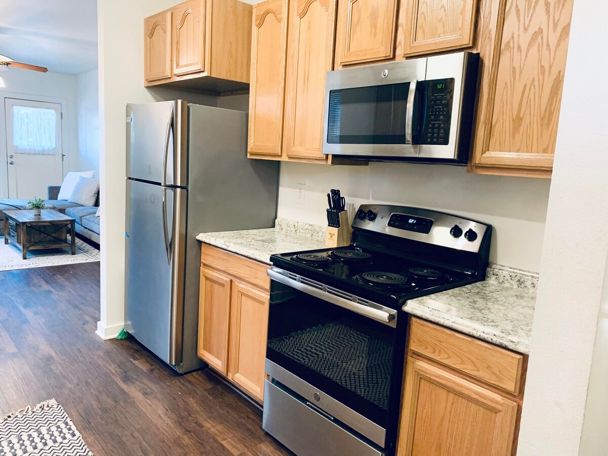 Downtown Bremerton 2 Bedroom Unit by Seattle Ferry