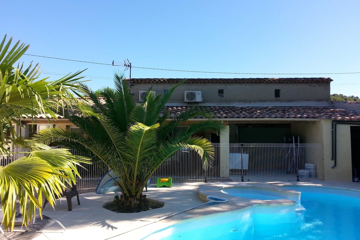 Gîte le Citronnier. Piscine/clim Vallon Pont d'Arc