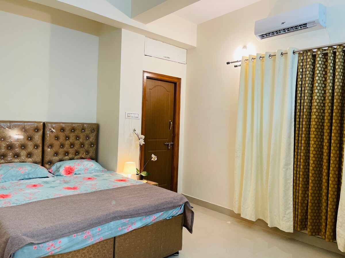 Happy Homes- Luxurious 3BHK Fully Furnished