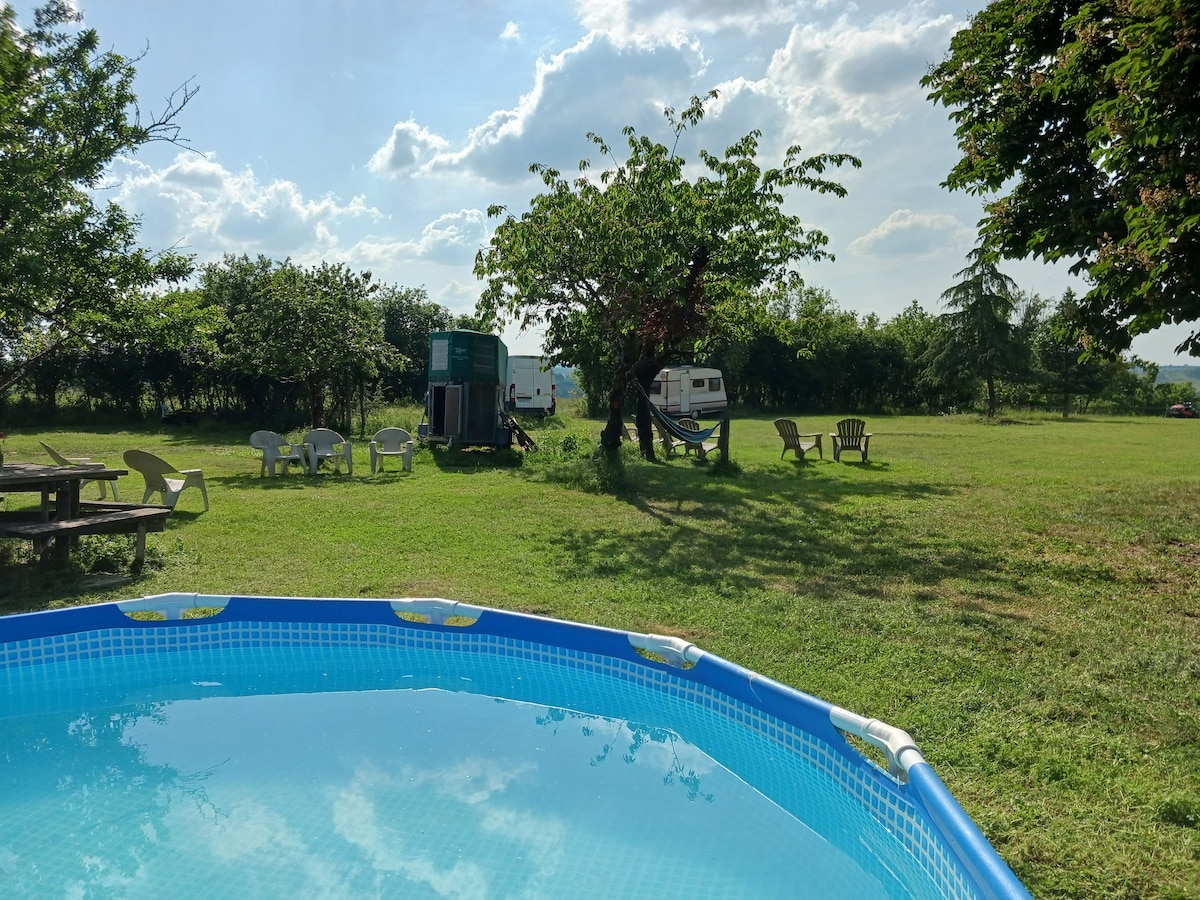 Fijn huis op vakantieboerderij met klein zwembad.