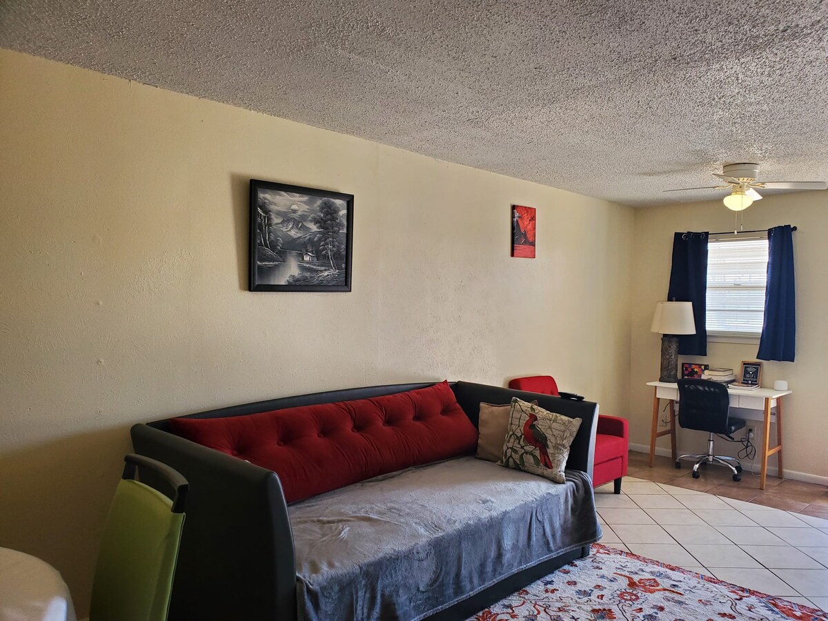 1 BR APT #9 No Extra Fees, 15 mins to Fort Cavazos