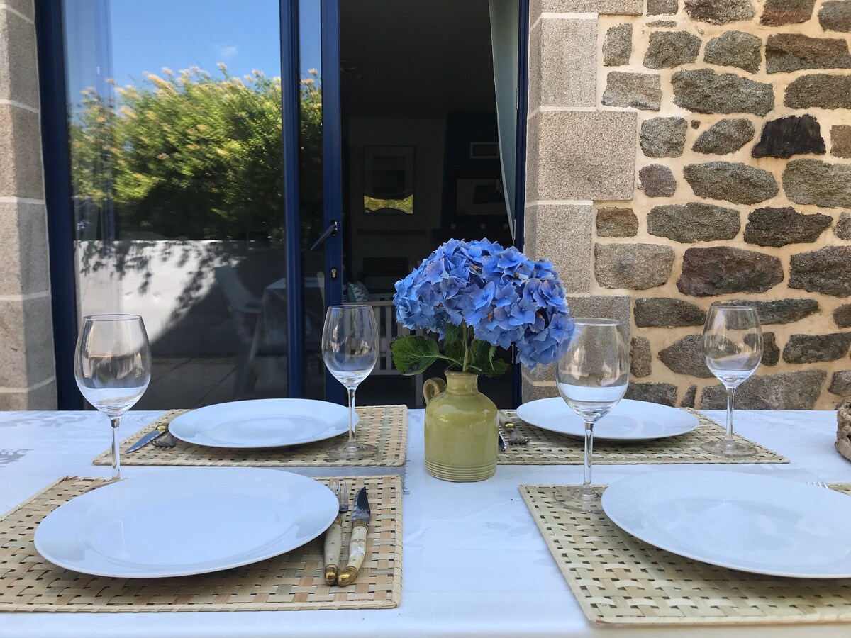 Gîte bien équipé, jardin privé, piscine et jeux