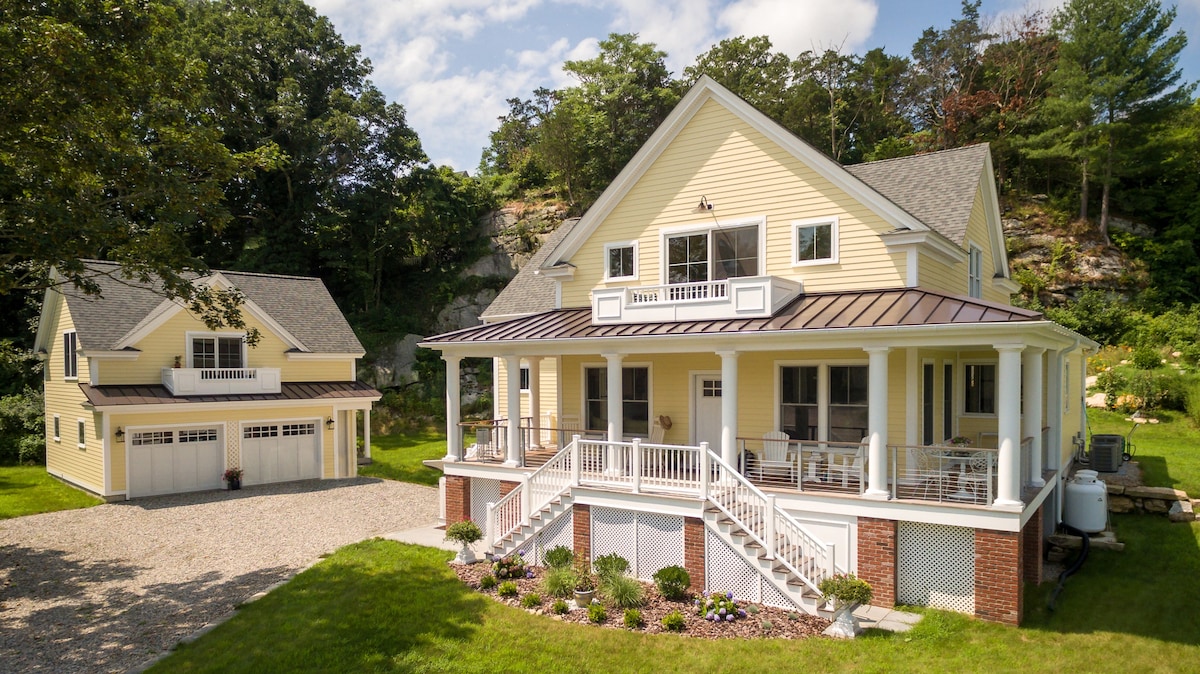 Cliffside Guesthouse in Mystic Historic District