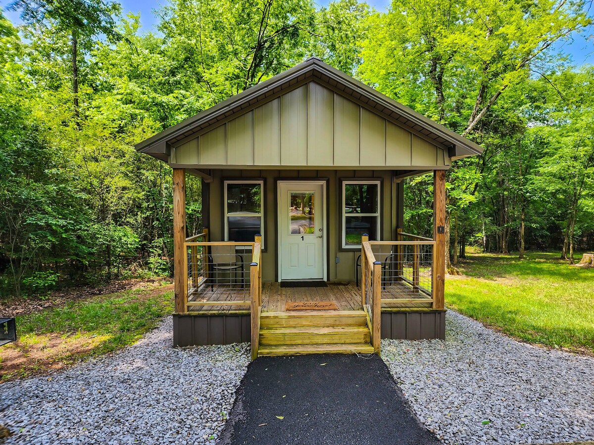 Adorable Tiny House Cabin- Lake Guntersville