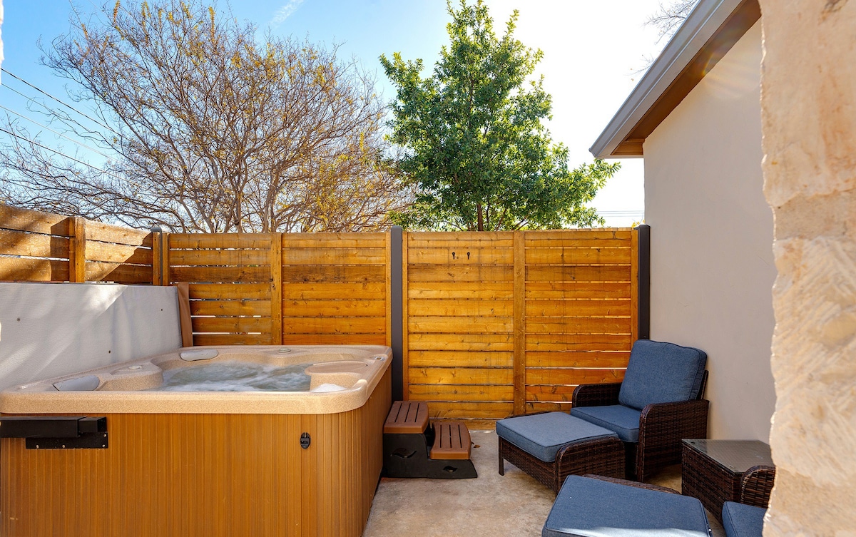 In Town Villas- Suite 3 |Hot Tub & Fireplace