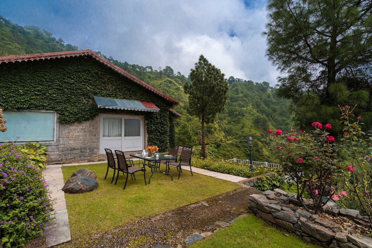 StayVista@ Heritage6BR w/ScenicView@Kasauli