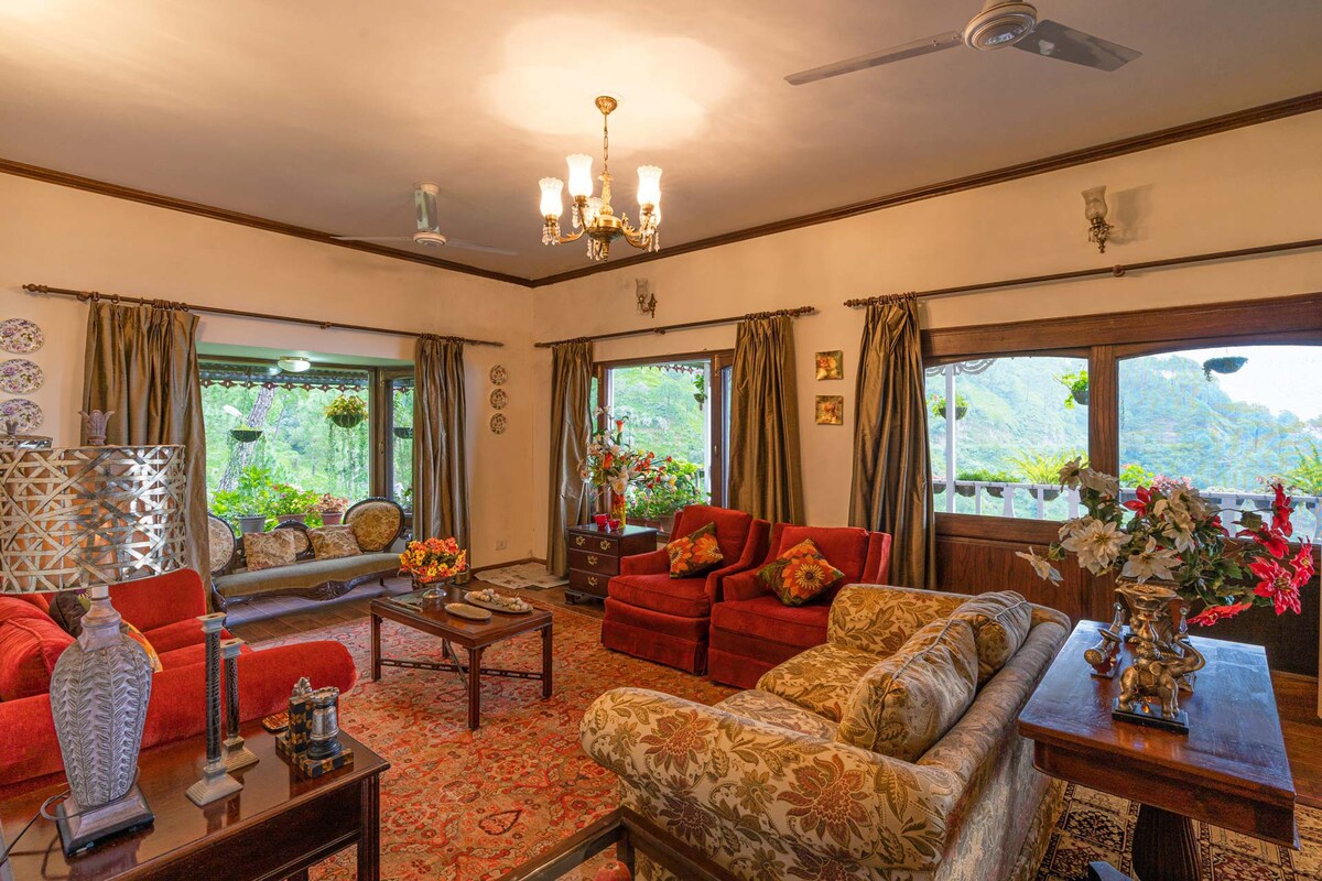 StayVista@ Heritage6BR w/ScenicView@Kasauli