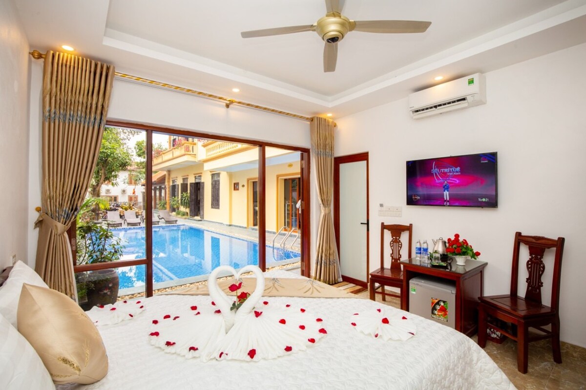 Lys Homestay-Deluxe double room with pool view 107