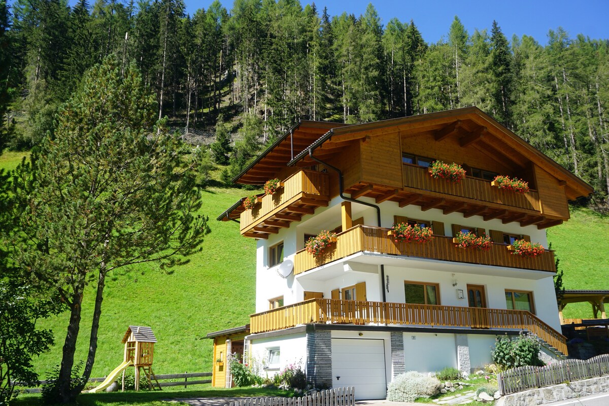 Holiday Home Nairz, Ahrntal, App. Alpenrose