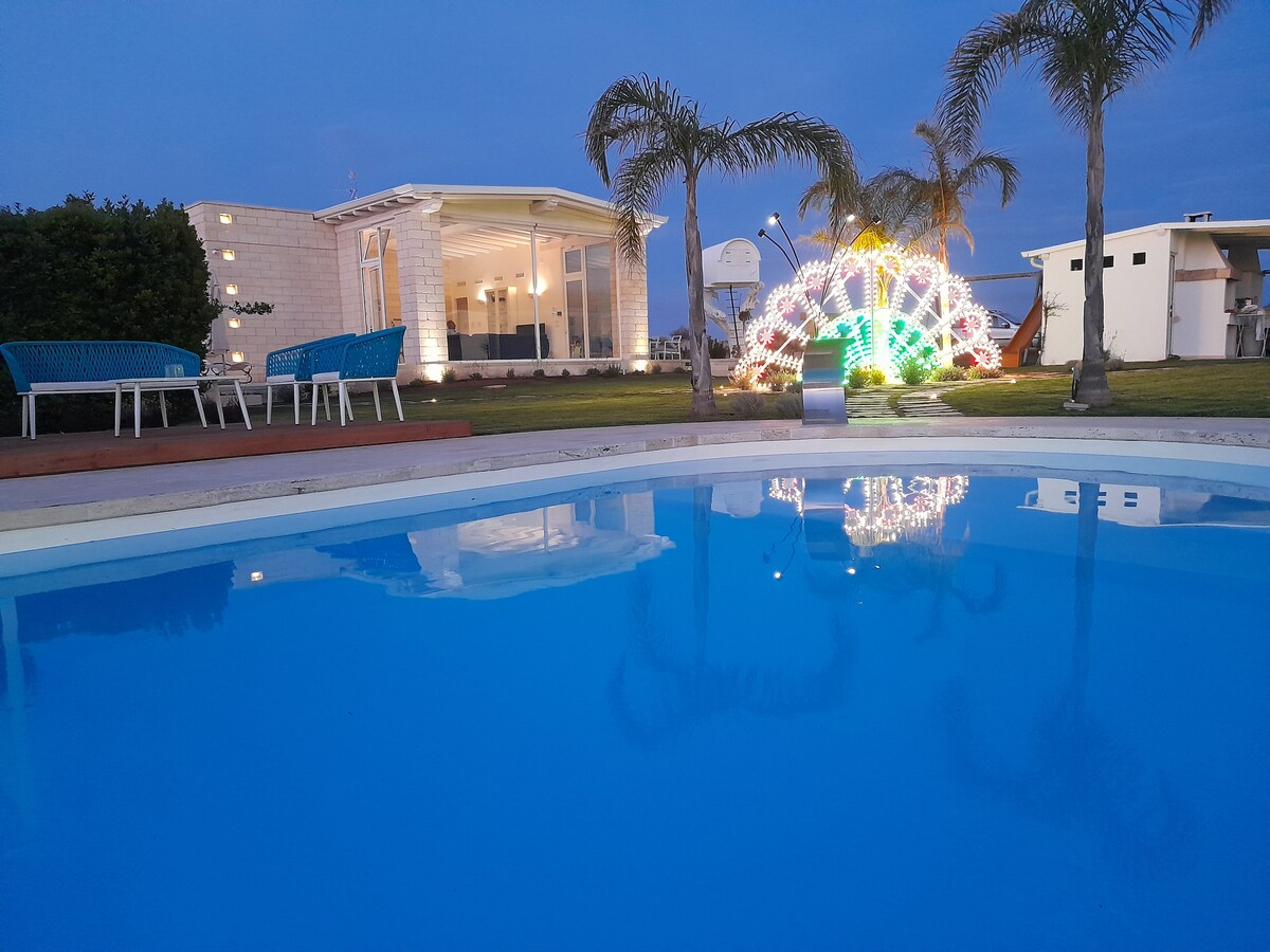 VILLA con piscina riscaldata Torre San Giovanni