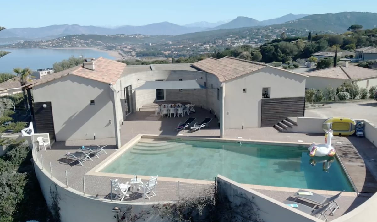 VILLA AVEC VUE PANORAMIQUE MER *