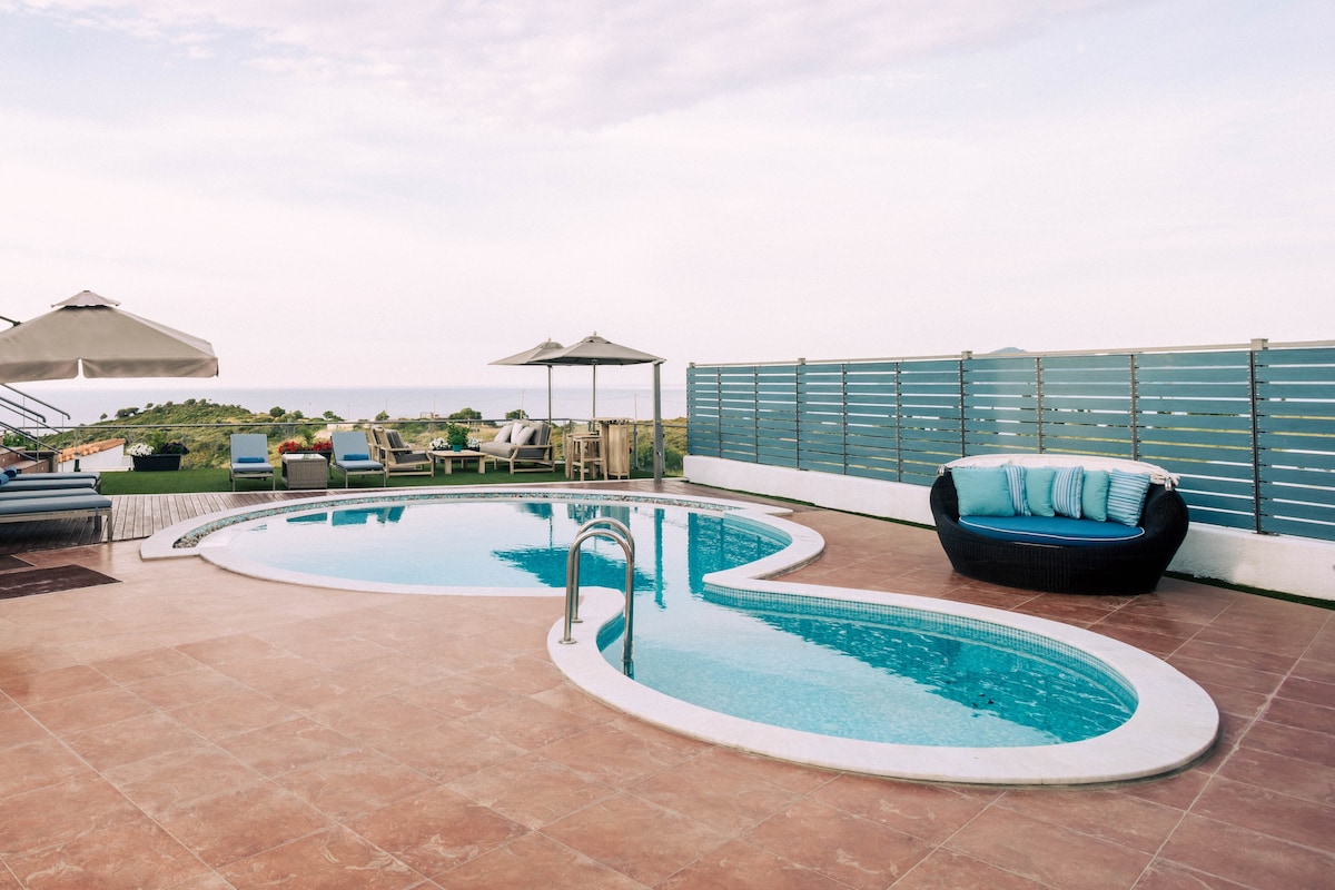Splendid Villa with Sea Views & Private Pool