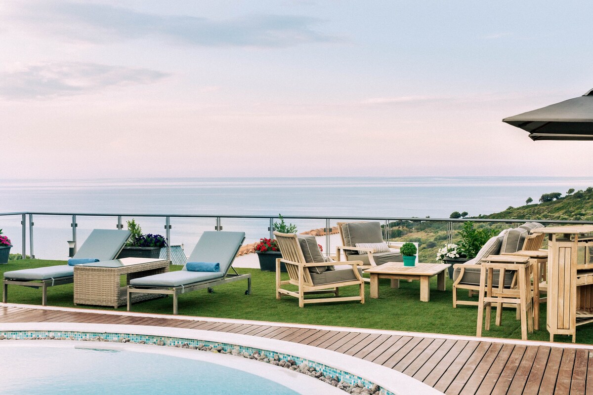 Splendid Villa with Sea Views & Private Pool