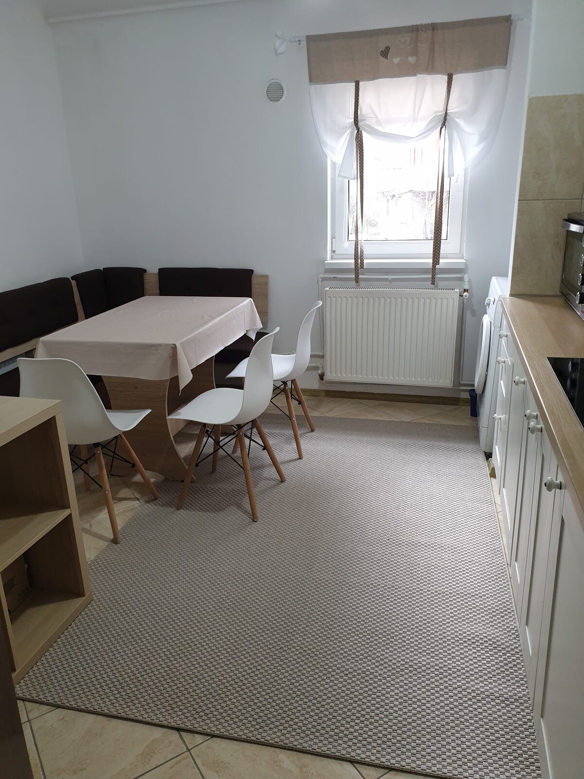 Apartament "La Vivi" la poalele muntelui, Lupeni.