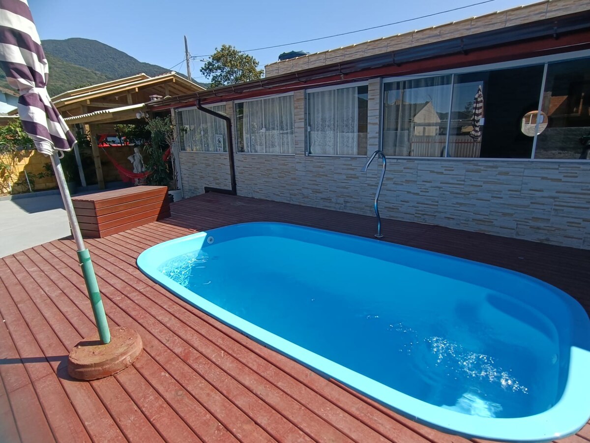 CASA com Piscina na Enseada de Brito-Palhoça