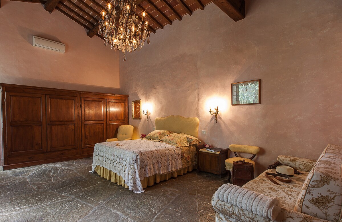 Junior suite in historical Villa