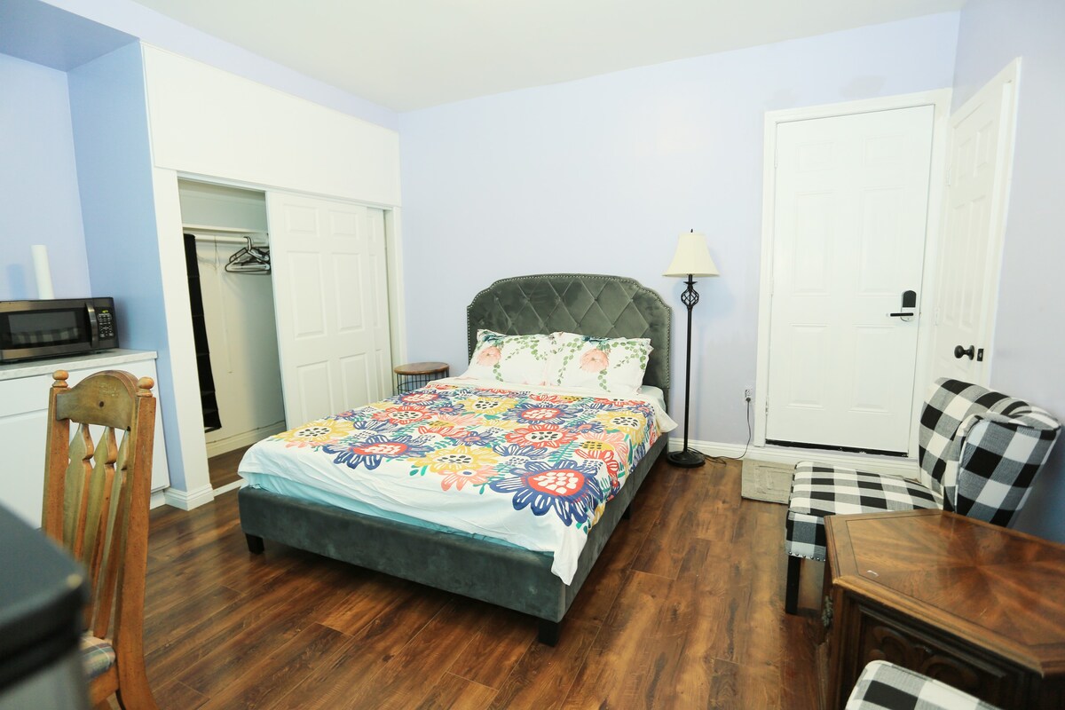 Independent room your Second home at Covina