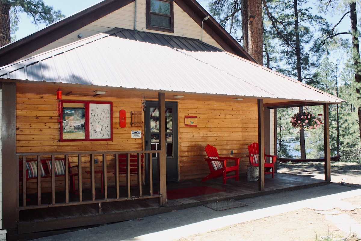 #11 Lakefront Hummingbird Cabin at Elk Point Lodge