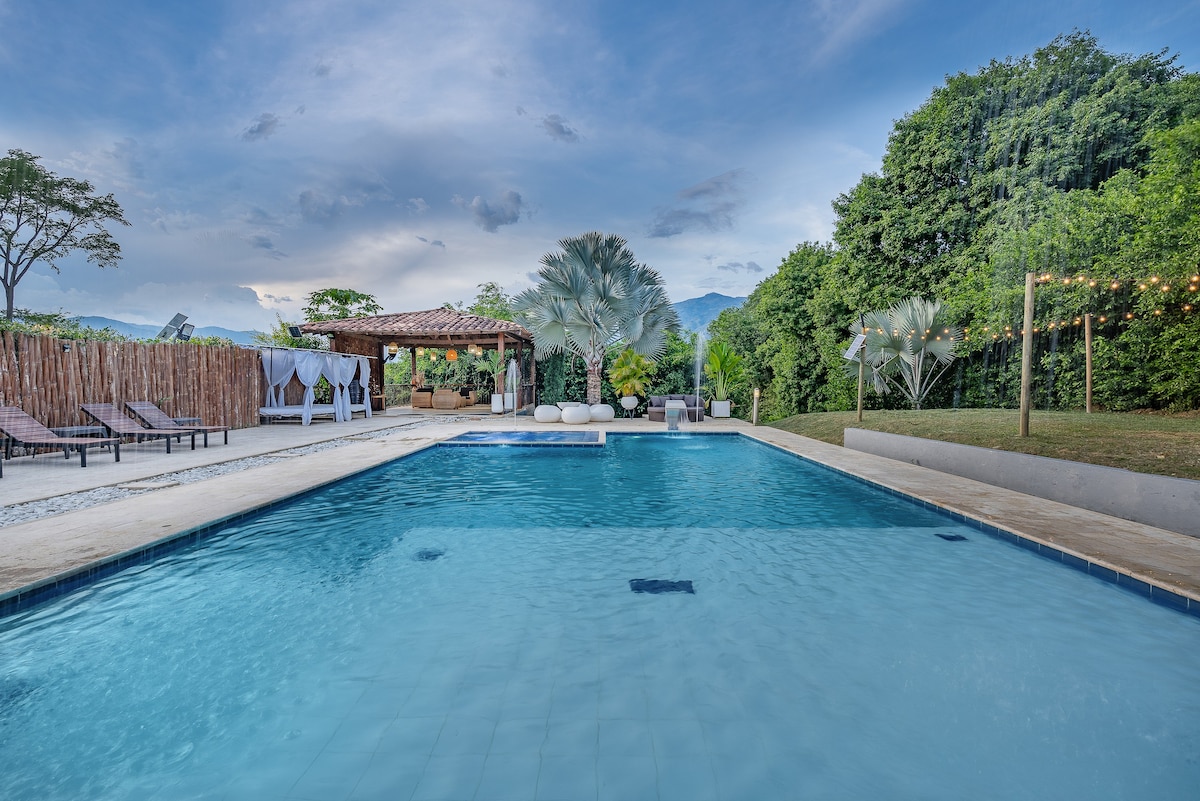 Hermosa finca con piscina ubicada en Sopetrán