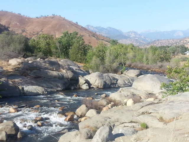 Awesome House with River access & BBQ