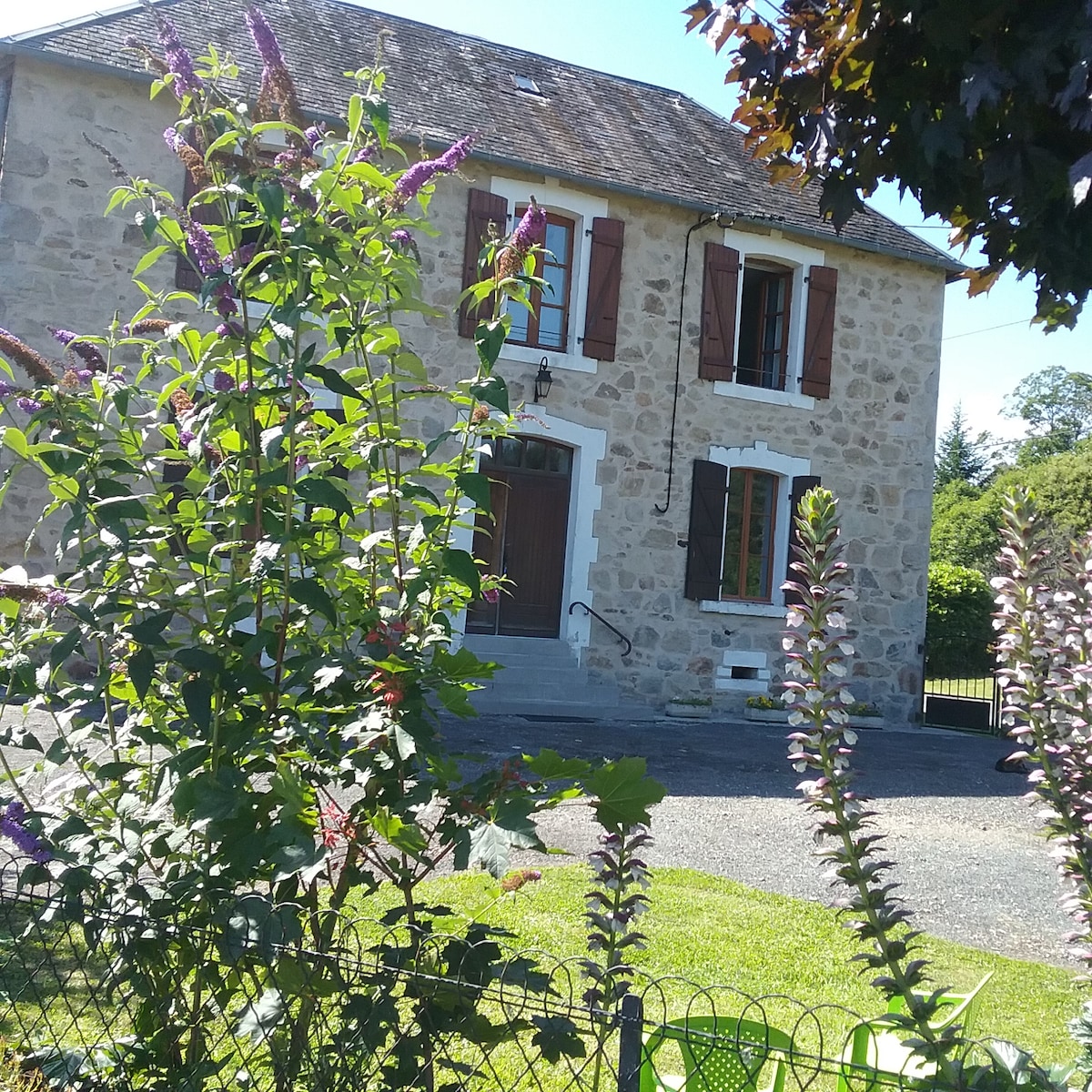 Maison de campagne paisible avec piscine