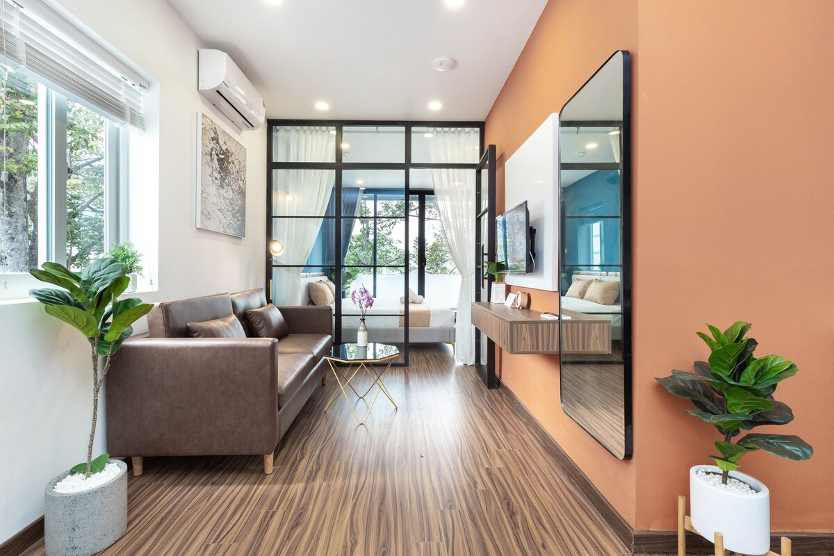 Cozrum Smart - @ Suite1卧室，带阳台和厨房、沙发