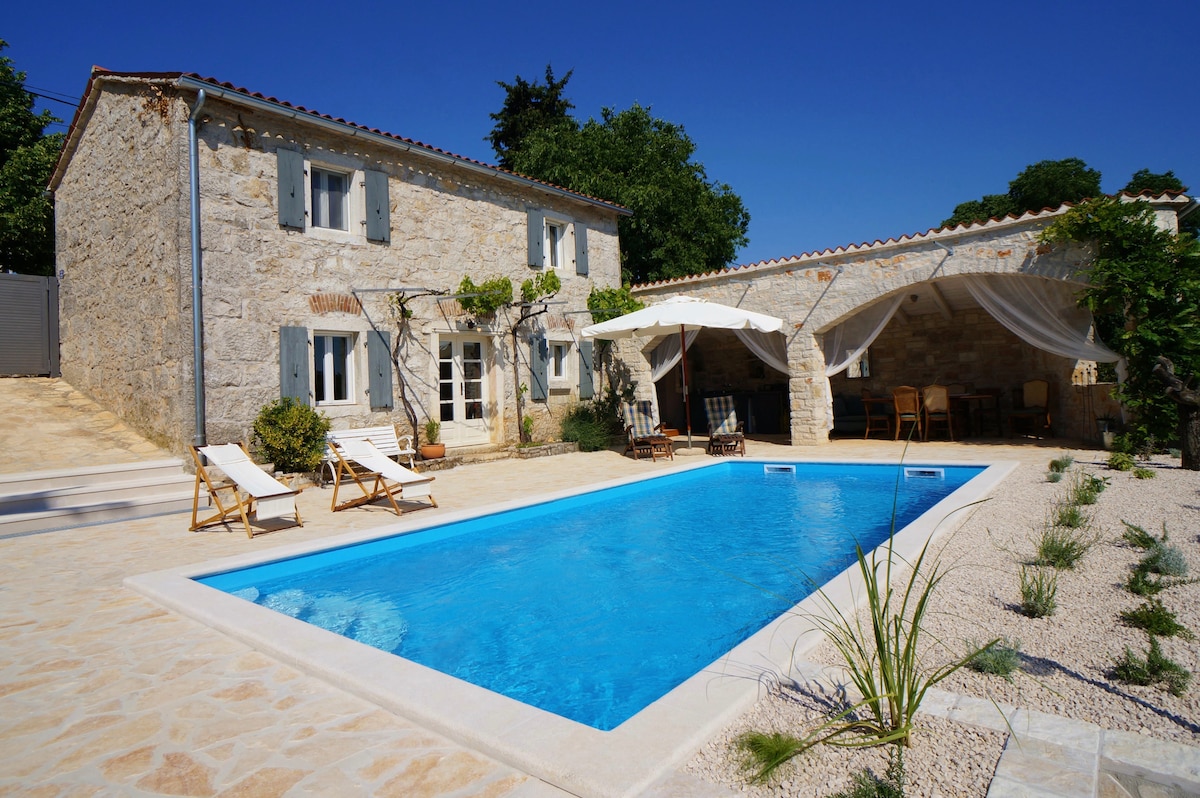 Villa Alisia, wunderschönes Natursteinhaus b Poreč