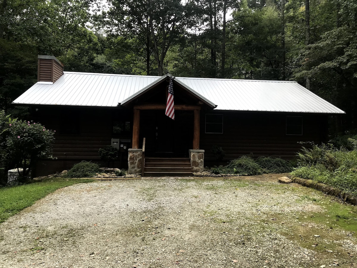 Little Falls Lodge - A Creek & Waterfall Paradise!