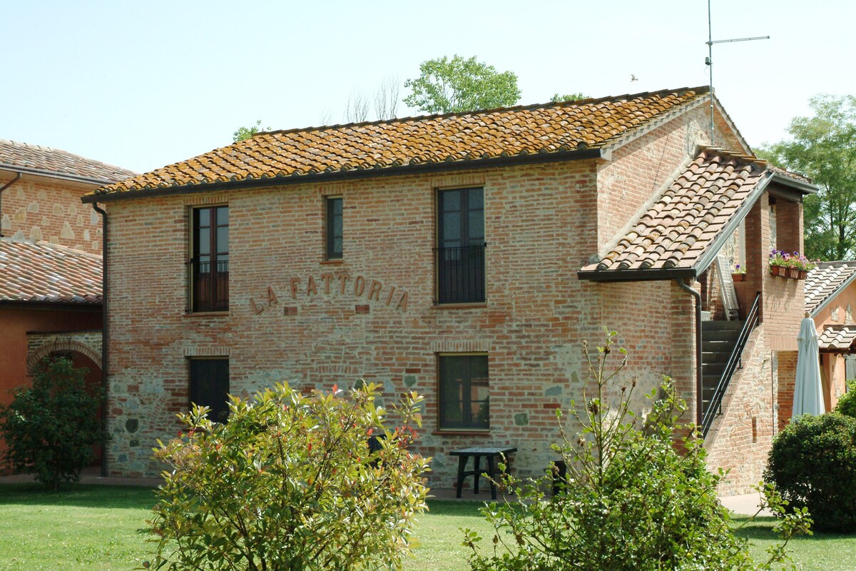 Rural Umbria | Farmhouse with pool and lake
