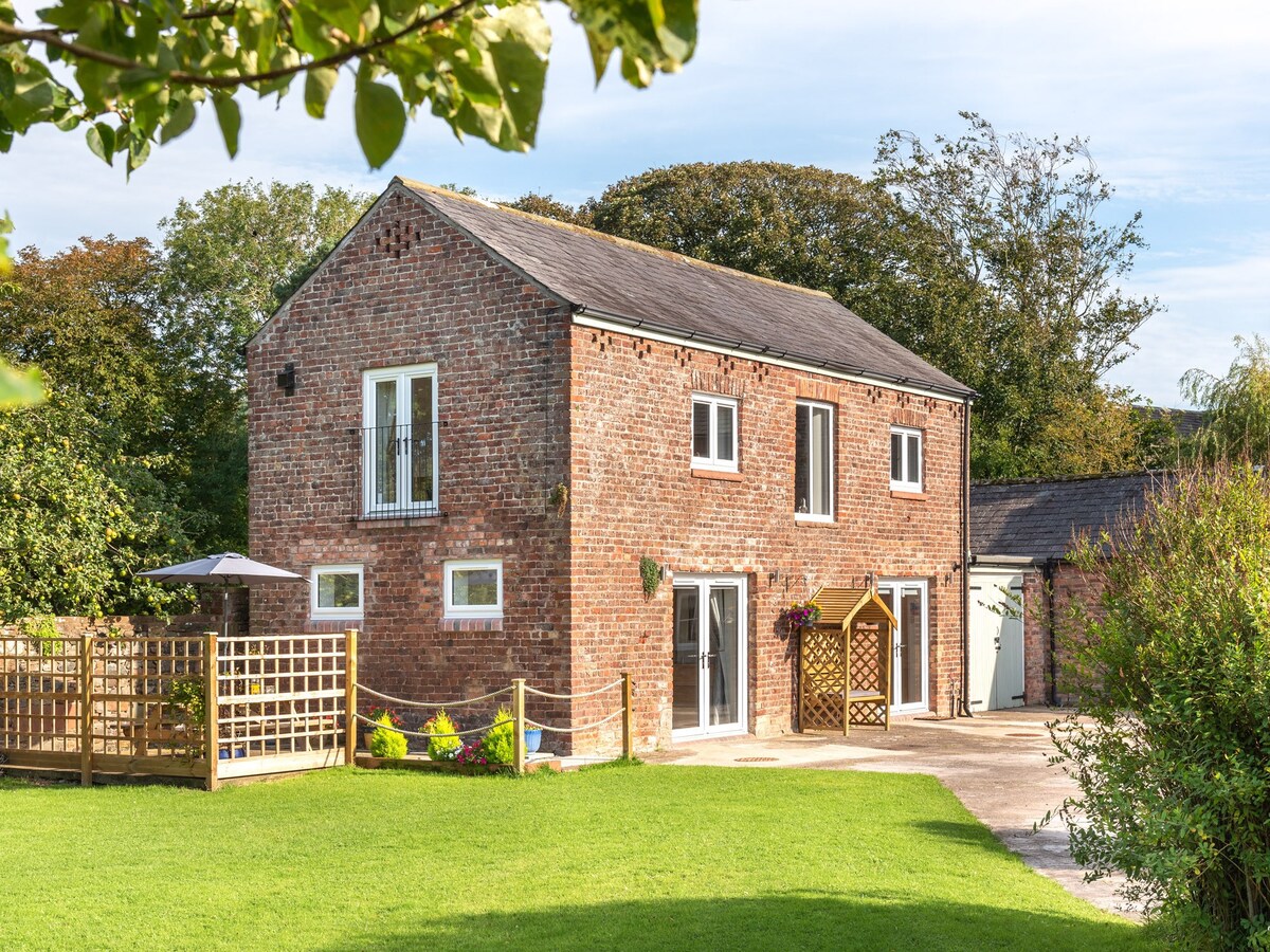 Luxury barn with coastal views, nr Lake District