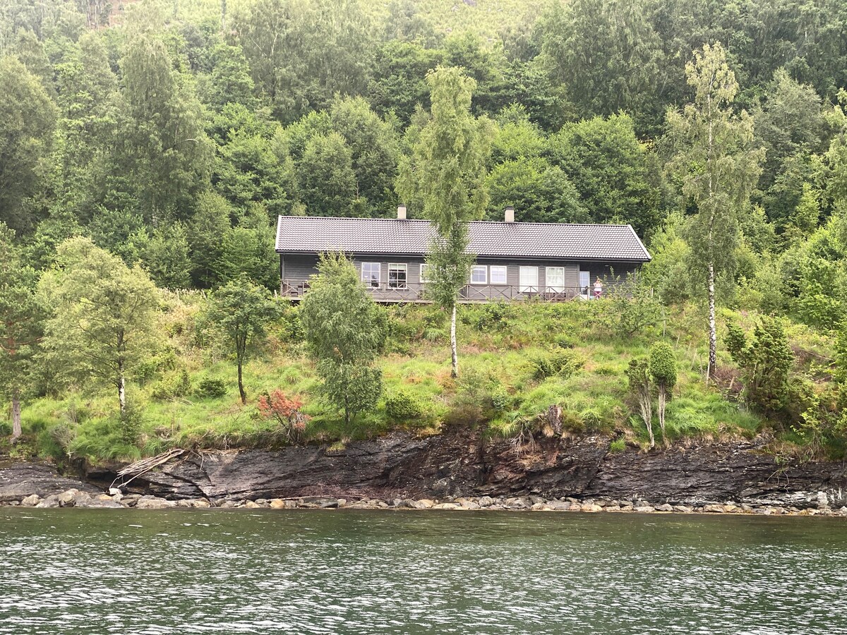Dysja Fjordhytter SW-Sauna, boblebad, peis, båt