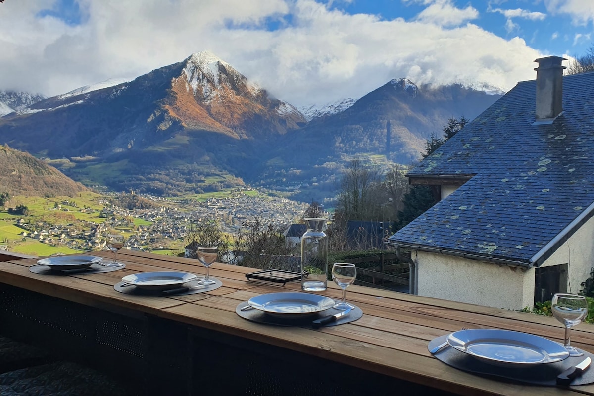 Location à Sazos - vue sur Luz Saint Sauveur