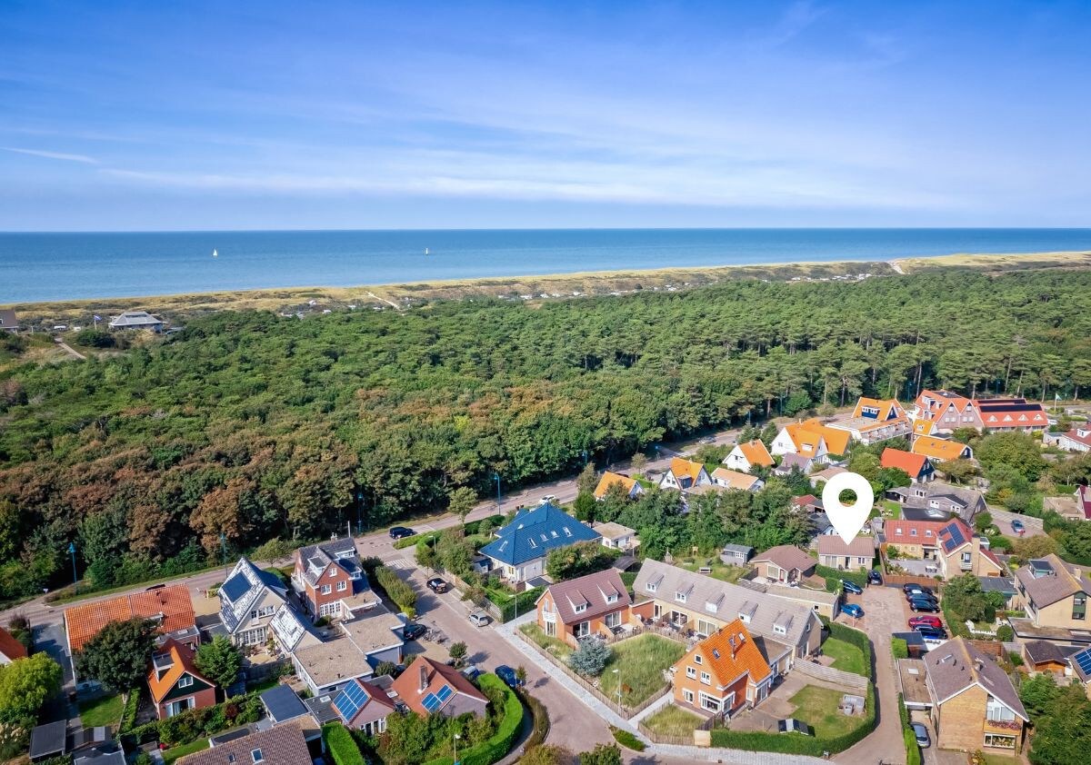 Holiday home of De Leeuwerik with beach finds