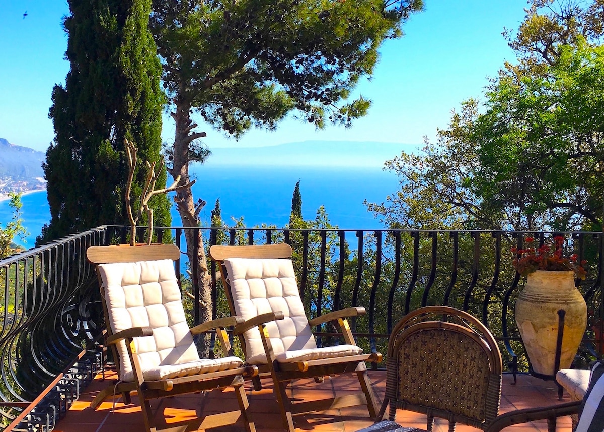 CASA LUDOVICA TAORMINA ，带海景露台