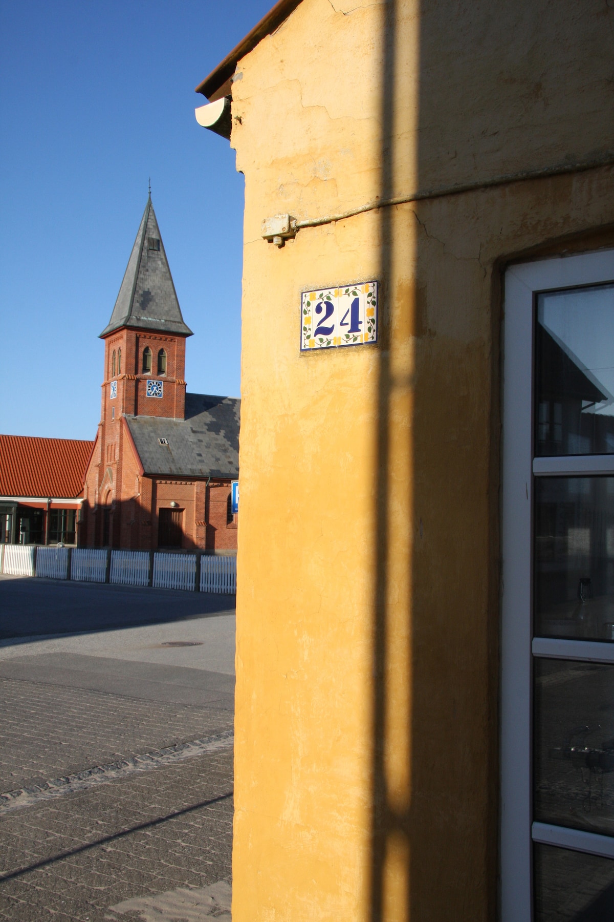 Skønt byhus i Løkkens gamle bydel, 2 min til havet