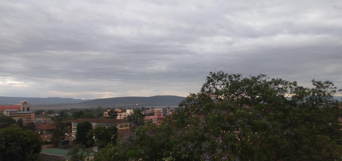 可欣赏悠闲景观的豪华顶层公寓-纳库鲁镇（ Nakuru Town ）