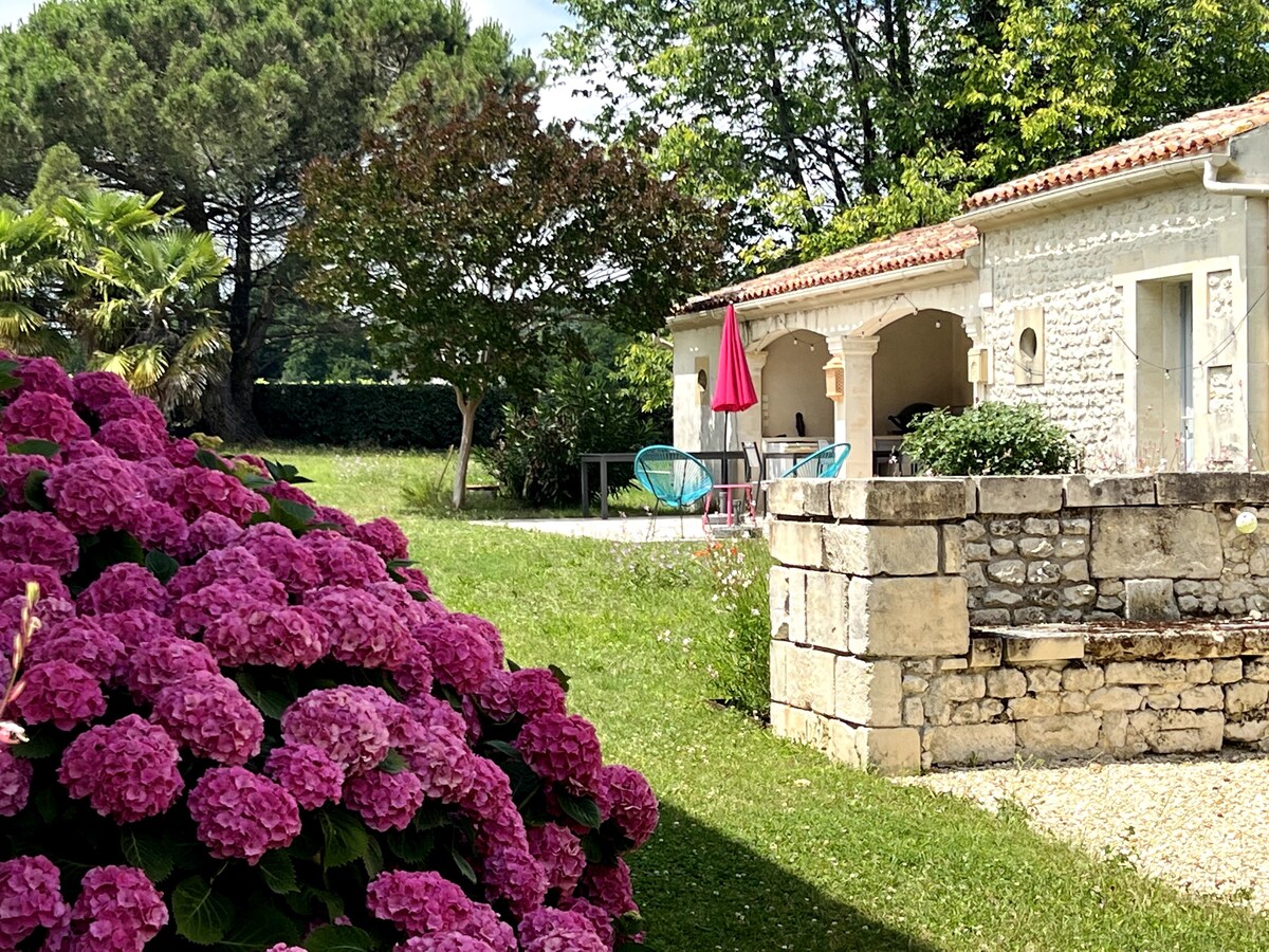 Historisches Landhaus in den Weinfeldern mit Pool