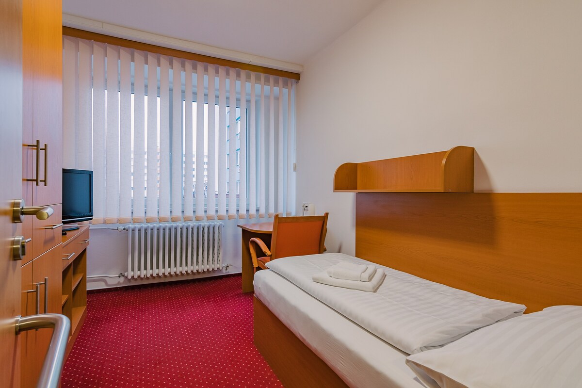 Bezbariérový jednolůžkový pokoj Hotel Garni