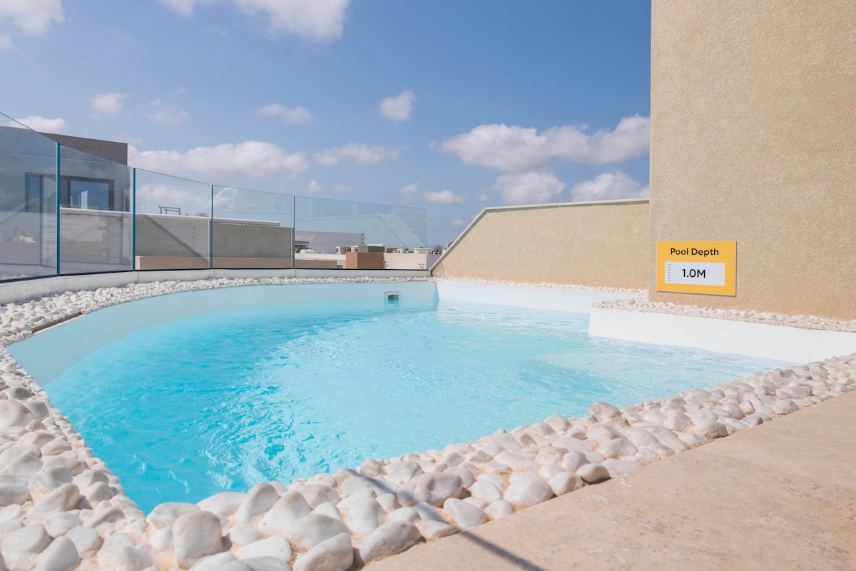 ★ Central LUX Apartment ★ w/ POOL & 20m² terrace ➞
